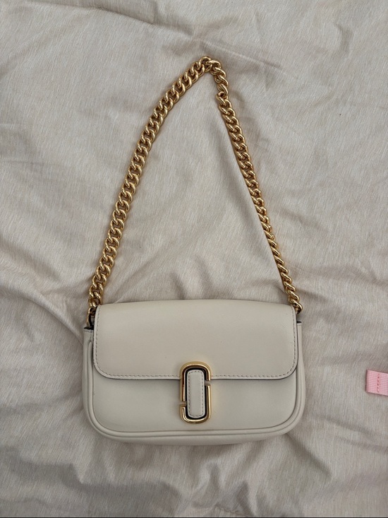 Marc Jacobs Handbags - Elegant Cream Shoulder Bag with Gold Chain